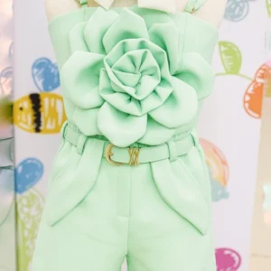 ✨ Coleção Blogueirinha Pato Pato Kids ✨ Cheia de estilo e conforto, a nova coleção traz conjuntos inspirados no mundo das mini blogueirinhas! 🌸👗 Peças modernas, leves e super confortáveis, perfeitas para as pequenas que amam estar na moda e brilhar em qualquer ocasião. 💖 Disponível nos tamanhos 04 e 06 anos, com modelos que combinam charme, tendência e o jeitinho divertido das crianças. Porque ser fashion também é coisa de criança!