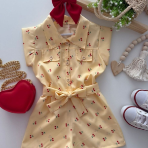 🍒 Macacão Cereja 🍒 Um charme só! Confortável, leve e cheio de estilo para as meninas de 2 a 10 anos 💕 Perfeito para arrasar em qualquer ocasião!